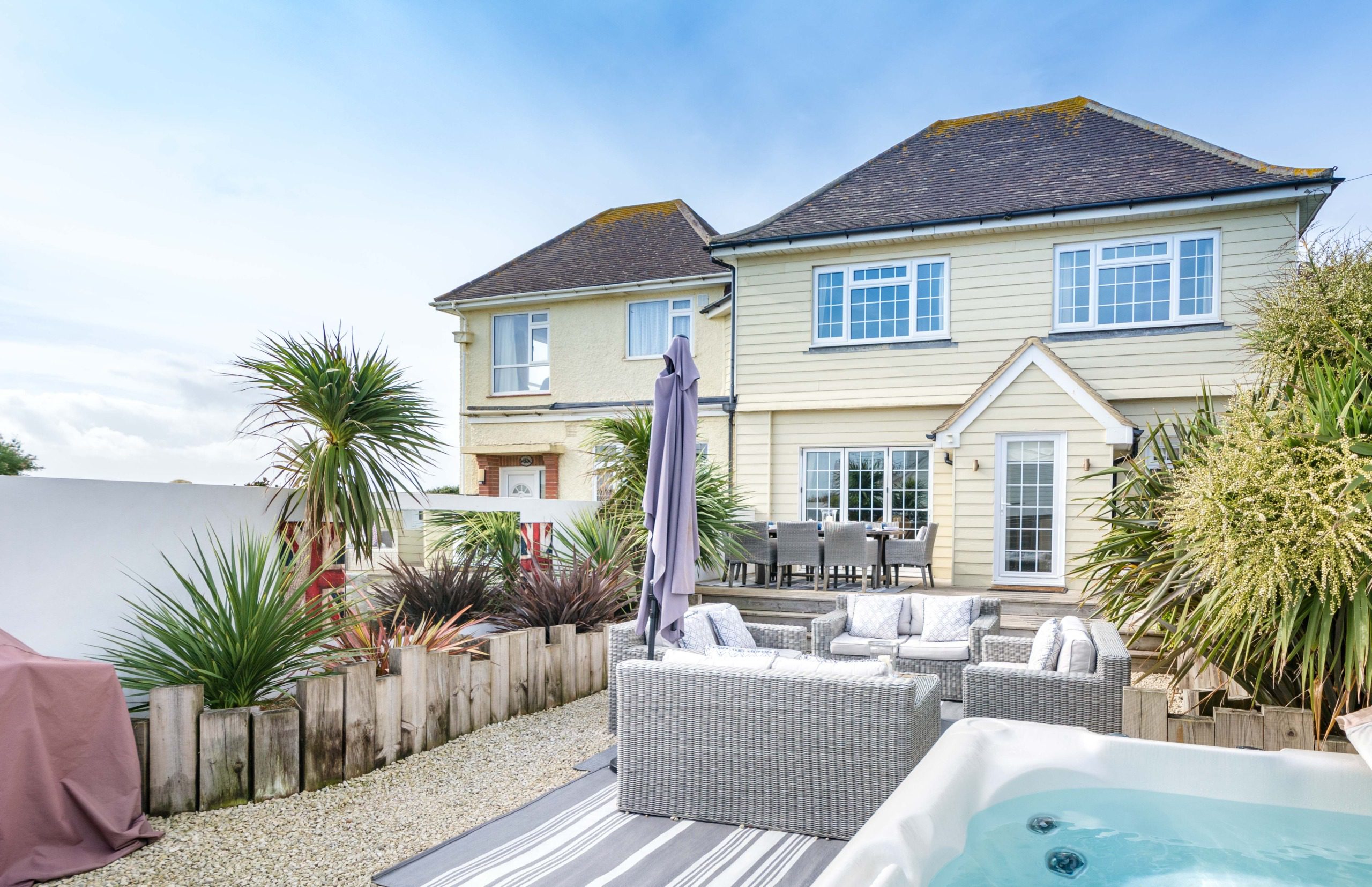 Large Family Houses for Bank Holidays book ahead for 2023 & 2024